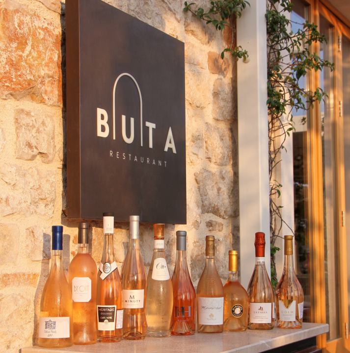 Uživajte u vrhunskoj vinskoj kapljici na 'Rose Flavor Fusionu' u Bute!  