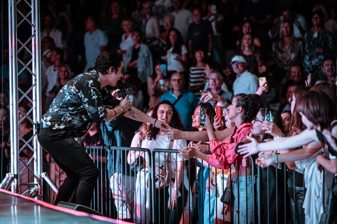 Parni Valjak raspjevao i rasplesao publiku na tvrđavi
