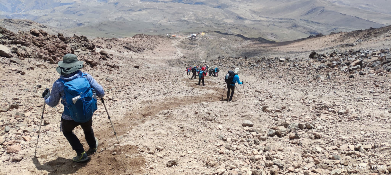 Petnaest planinara iz Šibenika krenulo u osvajanje najvećeg vrha u Iranu: Njih devetero je uspjelo!