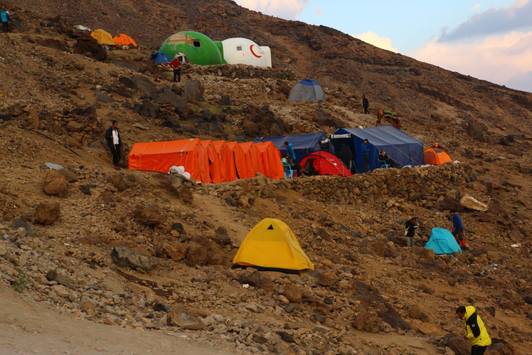 Petnaest planinara iz Šibenika krenulo u osvajanje najvećeg vrha u Iranu: Njih devetero je uspjelo!