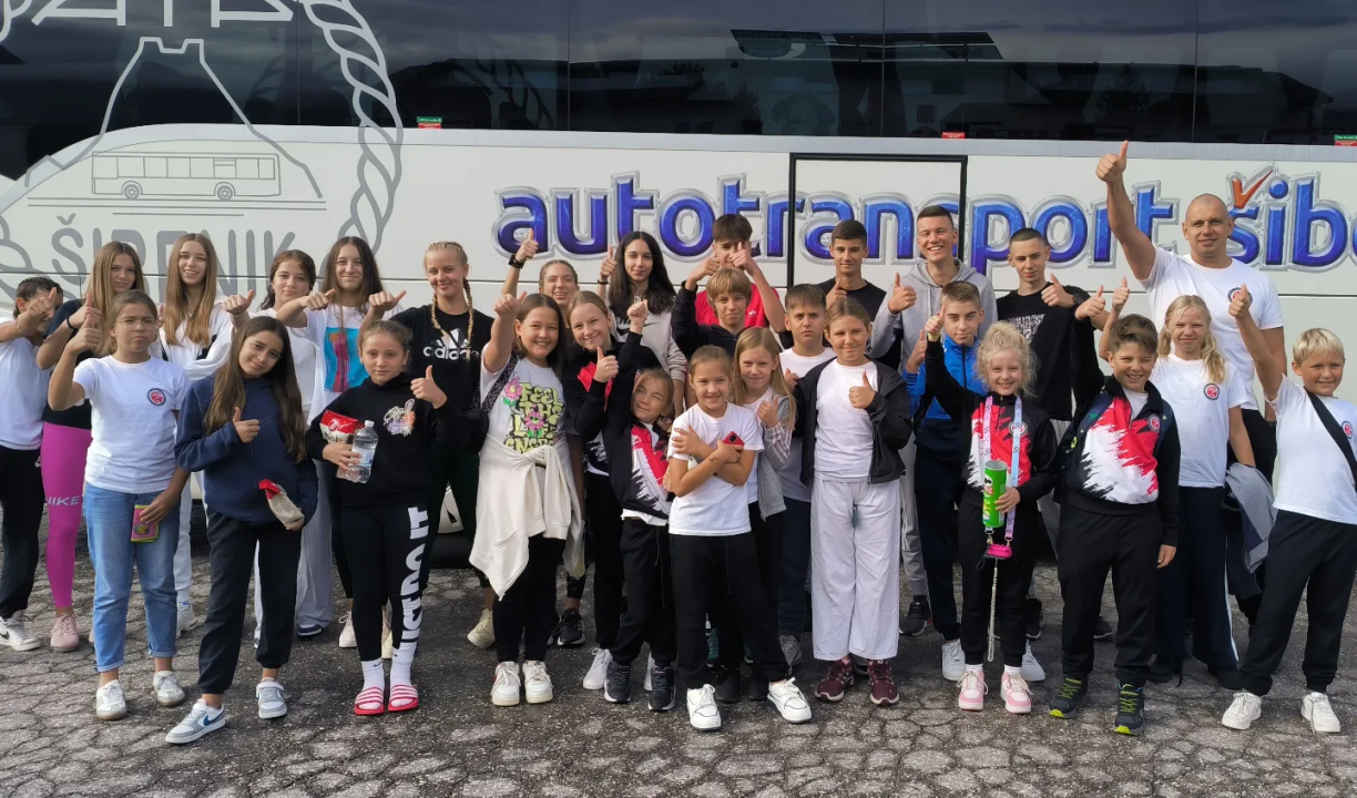'Žetva' medalja za Karate klub Šibenik 1066: Osvojili ih čak 29 u Velikoj Kladuši