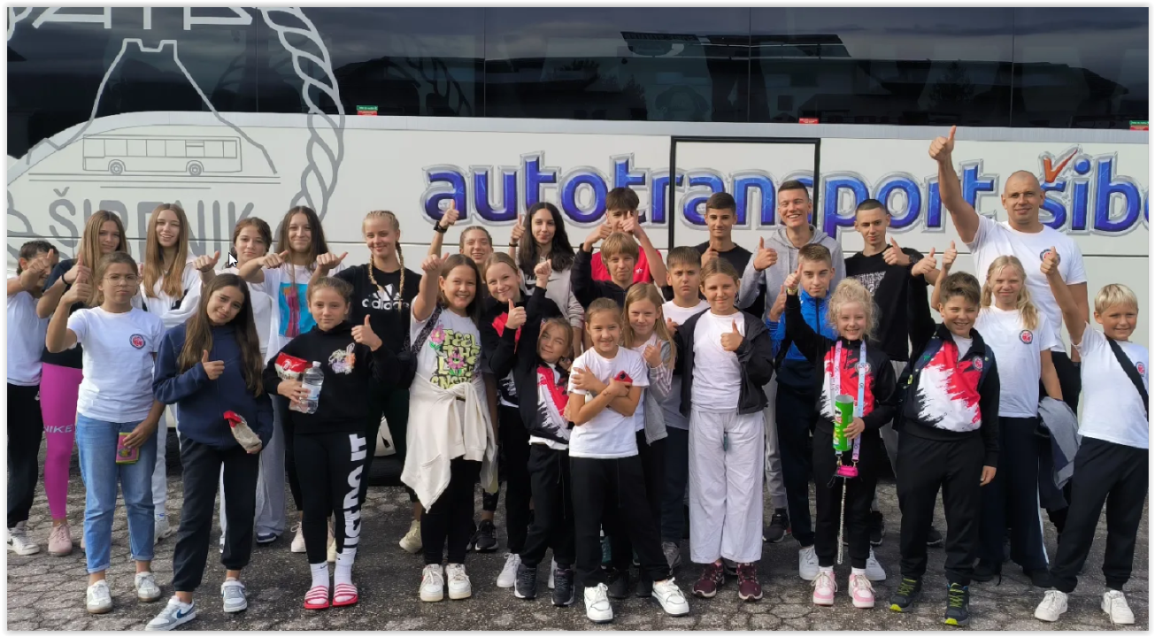 'Žetva' medalja za Karate klub Šibenik 1066: Osvojili ih čak 29 u Velikoj Kladuši