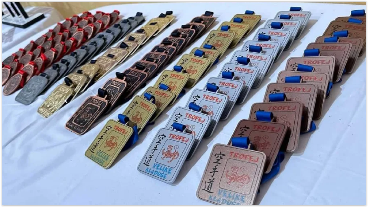 'Žetva' medalja za Karate klub Šibenik 1066: Osvojili ih čak 29 u Velikoj Kladuši