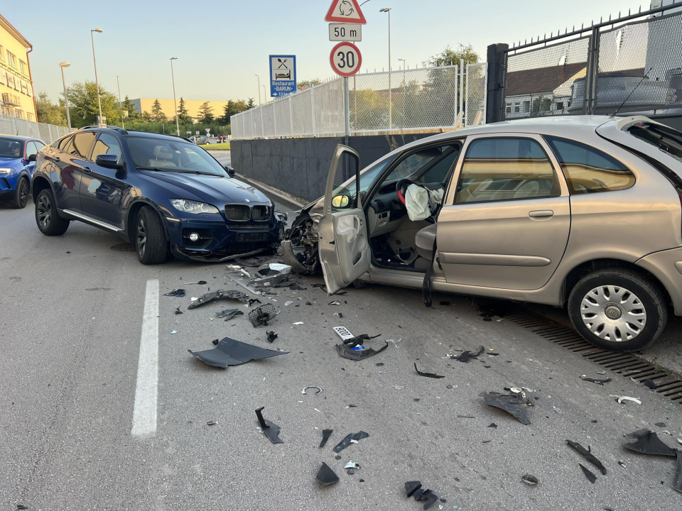 Prometna nesreća kod kružnog toka u Mandalini: Nema ozlijeđenih, promet zatvoren 