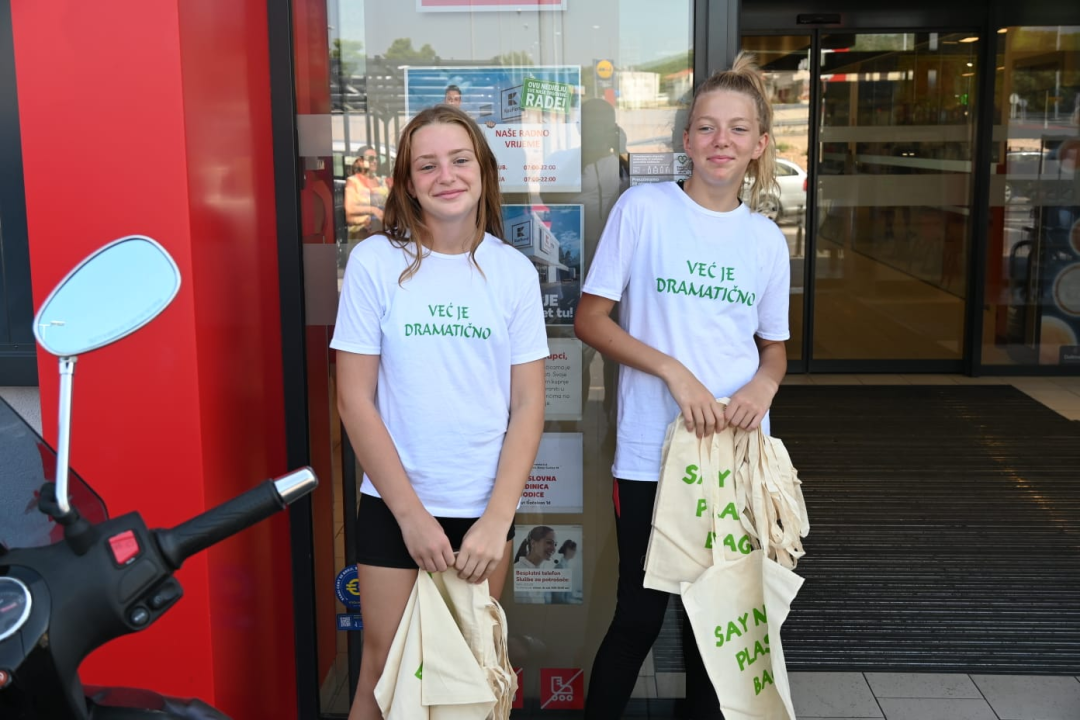 Podjelom platnenih vrećica završen prvi dio kampanje 'Već je dramatično - izbacimo plastično'