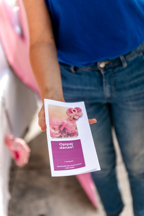 Učenici Medicinske škole ispred kazališta poručuju: Opipaj danas!