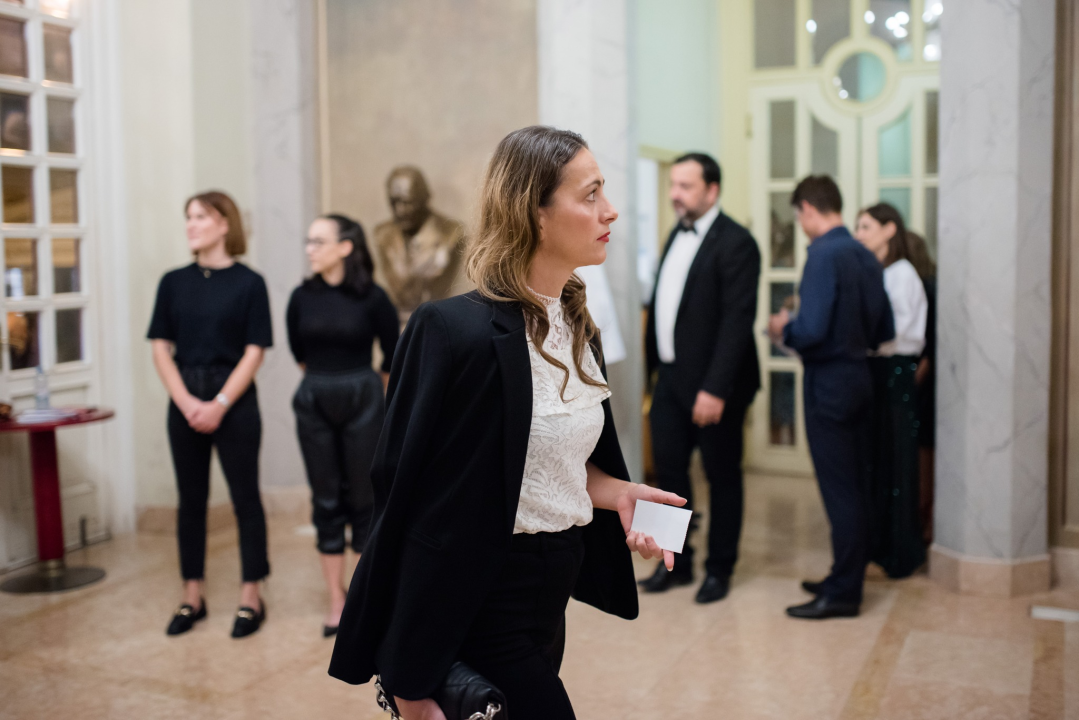 Dođi gola na večeru: Nova predstava šibenskog kazališta humorom šamara gledatelje!