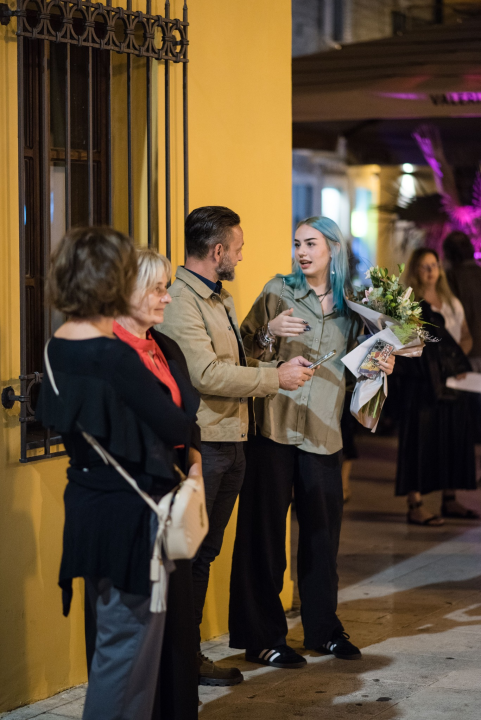 Dođi gola na večeru: Nova predstava šibenskog kazališta humorom šamara gledatelje!