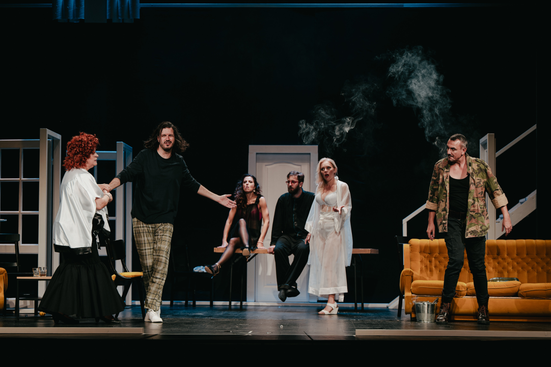 Dođi gola na večeru: Nova predstava šibenskog kazališta humorom šamara gledatelje!