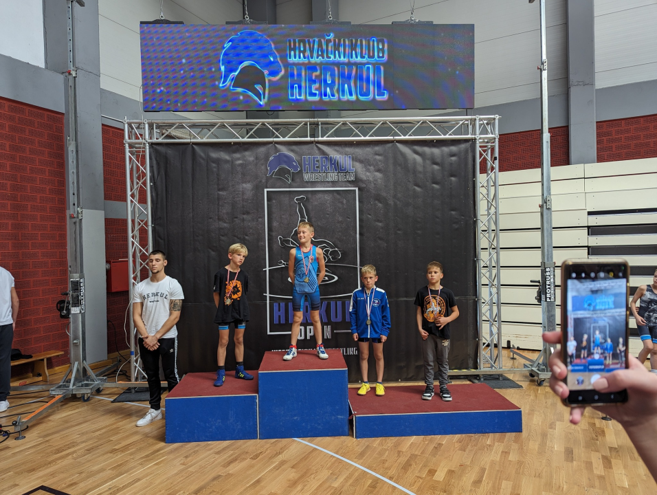 Šibenski hrvači za vikend nastupili na tri natjecanja: Doma se vratili s pregršt medalja