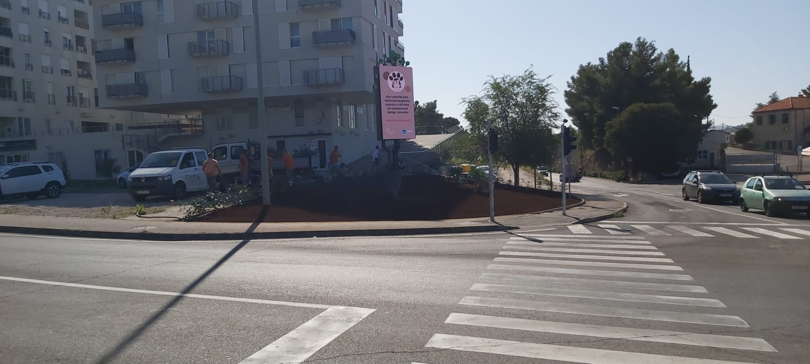 Zeleni grad Šibenik nastavlja s uljepšavanjem kvartova: Na Biocima posađene Yucca i Photinia 