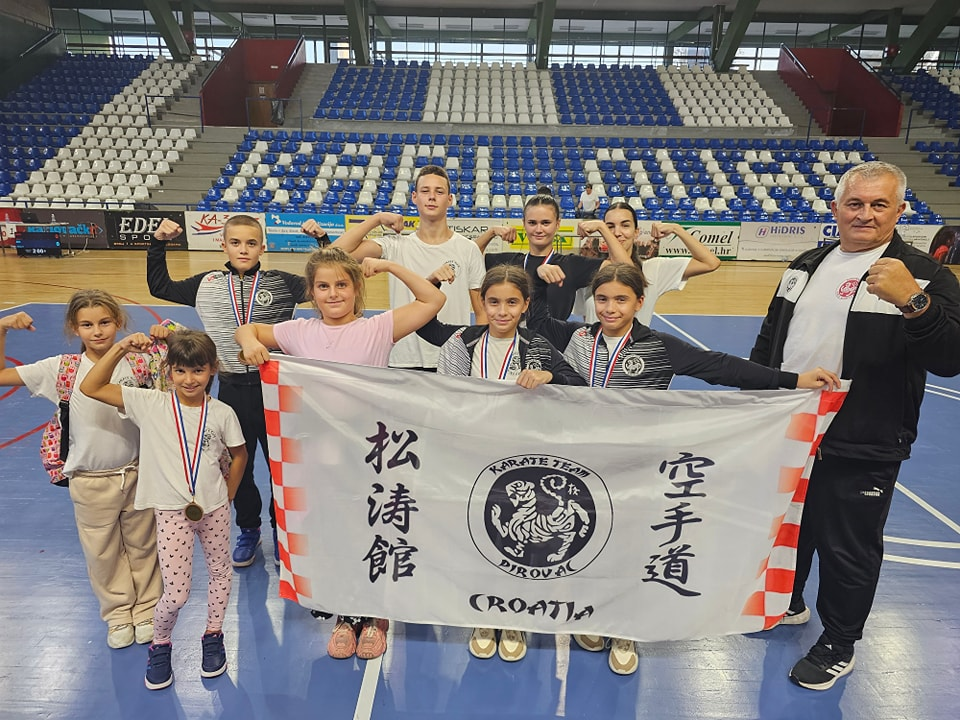 U Pirovac stiže novih sedam medalja sa karate turnira 