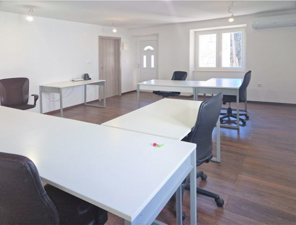 Ne propustite izvrsnu priliku za kupnju stana s parkingom u blizini centra! 