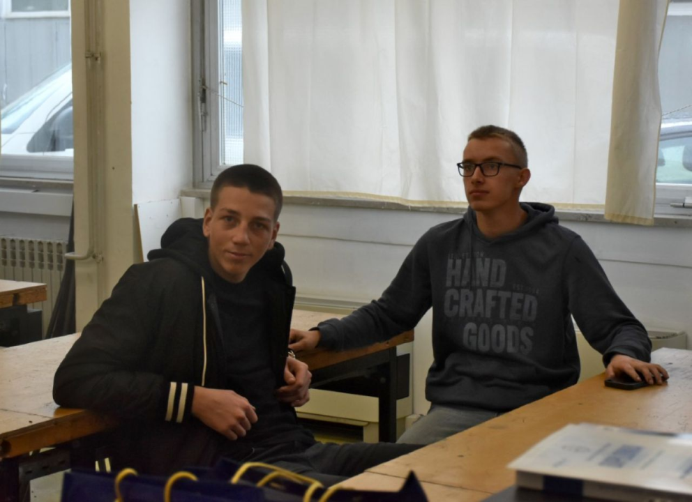 Jelić kod mladih inovatora iz Knina koji su solarnim automobilom osvojili prvo mjesto