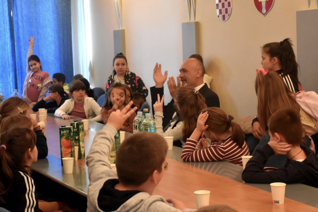 Školarci iz Knina posjetili župana