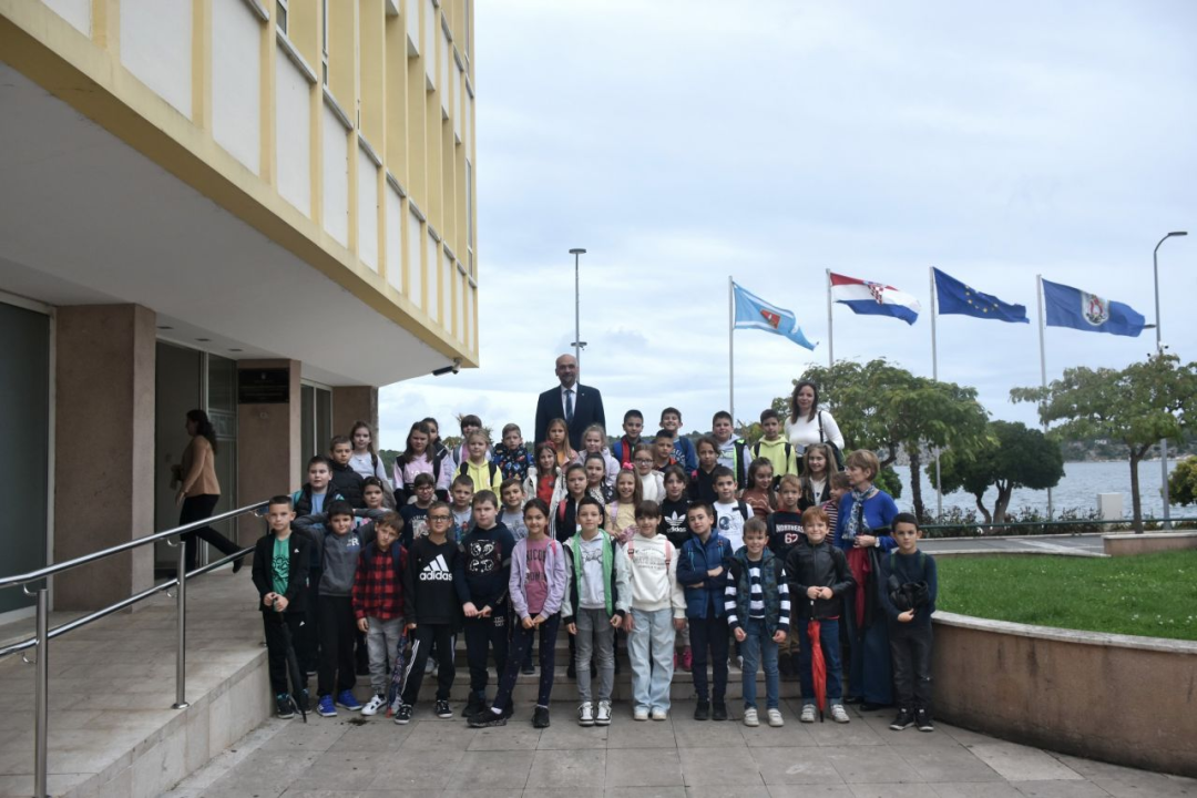 Školarci iz Knina posjetili župana