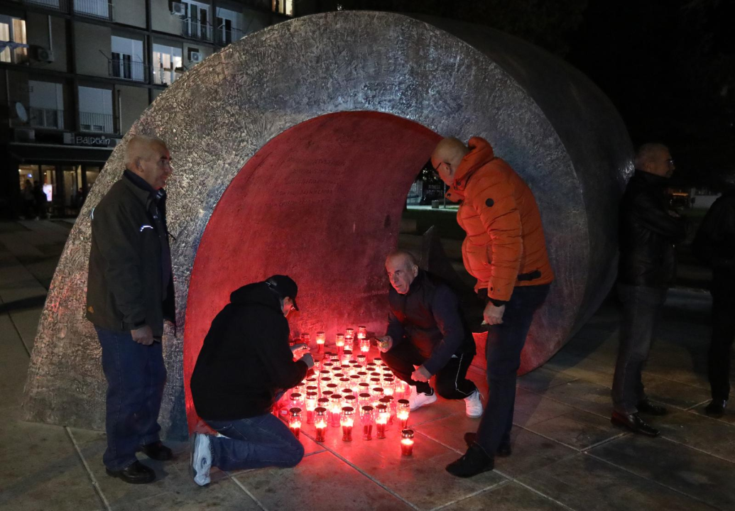 I na Baldekinu zapaljene svijeće u čast žrtvama Vukovara i Škabrnje