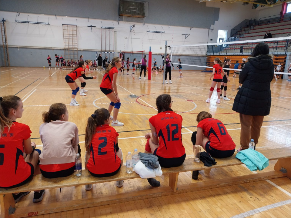 U Kninu održan prvi susret male odbojke otvorenog prvenstva Šibensko-kninske županije