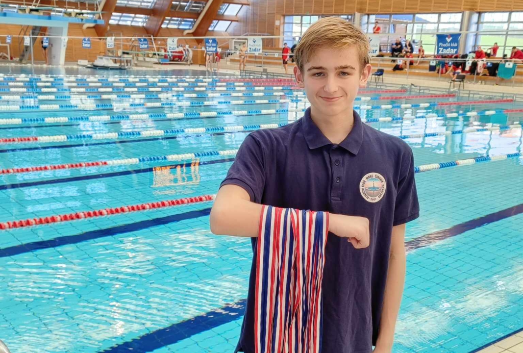 Plivač 'Mora' Goran Stegić fantastičan u Zadru: Osvojio 14 medalja i više naslova državnog prvaka