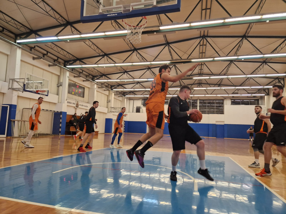 Šibenska rekreativna košarkaška liga: Branitelj naslova bolji od dosad neporažene Šarićeve momčadi