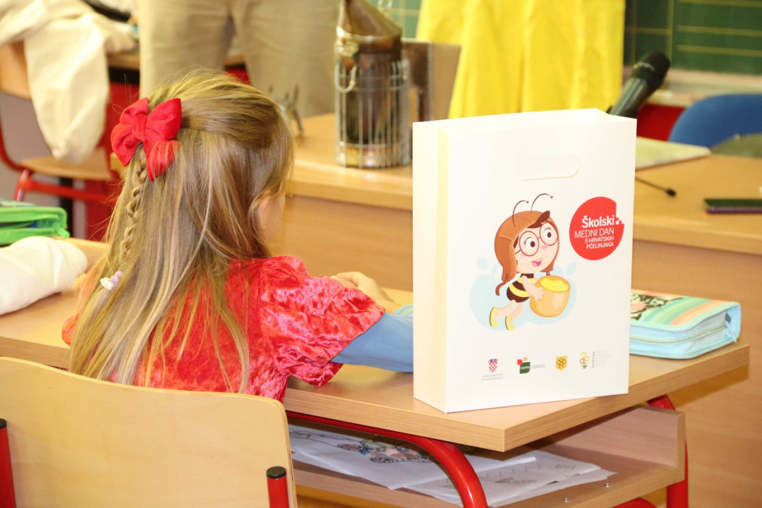 Školski medni dan s hrvatskih pčelinjaka obilježen u šibenskim osnovnim školama