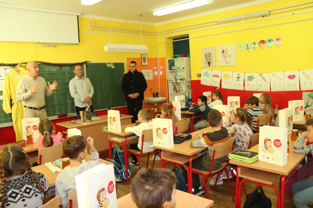 Školski medni dan s hrvatskih pčelinjaka obilježen u šibenskim osnovnim školama