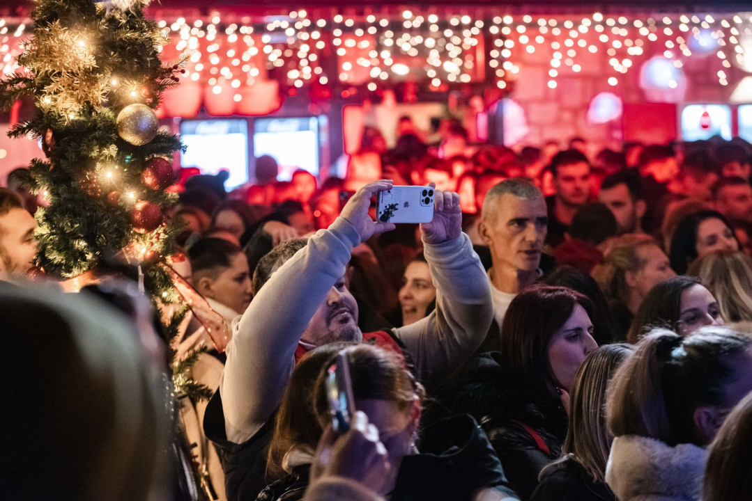 Pogledajte kako se zabavljalo na Šušuru uz Magazin, a za večeras Fenixi najavljuju provod na rivi!