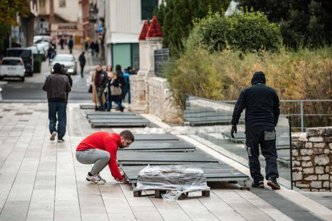 Počelo postavljanje kućice za Sajmić na Poljani: Izlažu lokalni kreativci i udruge
