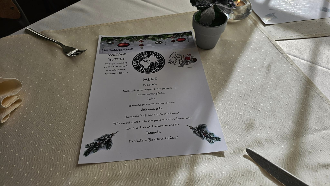 Moto klub Adventure Šibenik ispred pučke kuhinje spremio gozbu za potrebite 