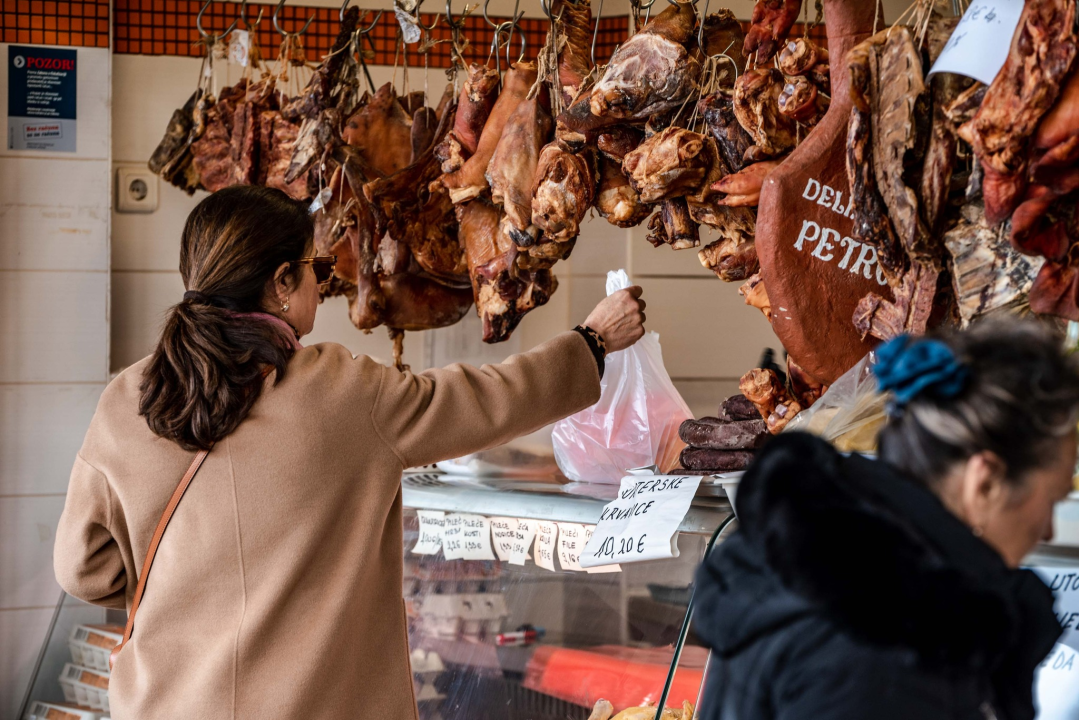 Za blagdane svi žele tuke, pivce i patke: Sve ćete naći na pijaci u Petrović Delikatesama
