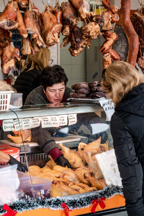 Za blagdane svi žele tuke, pivce i patke: Sve ćete naći na pijaci u Petrović Delikatesama