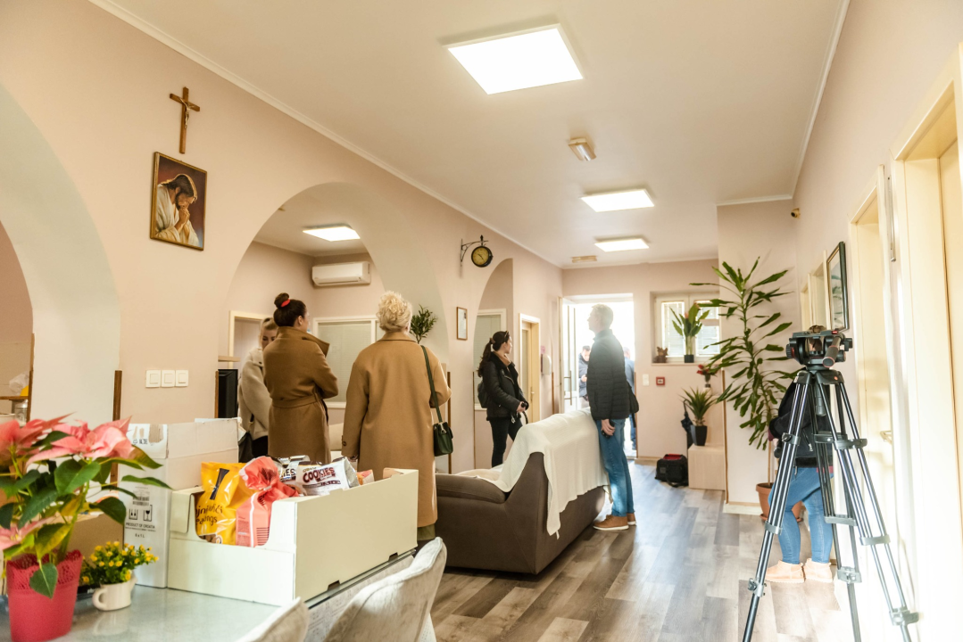 Gradonačelnik i biskup posjetili Prihvatilište za beskućnike: Najavljena i obnova pučke kuhinje