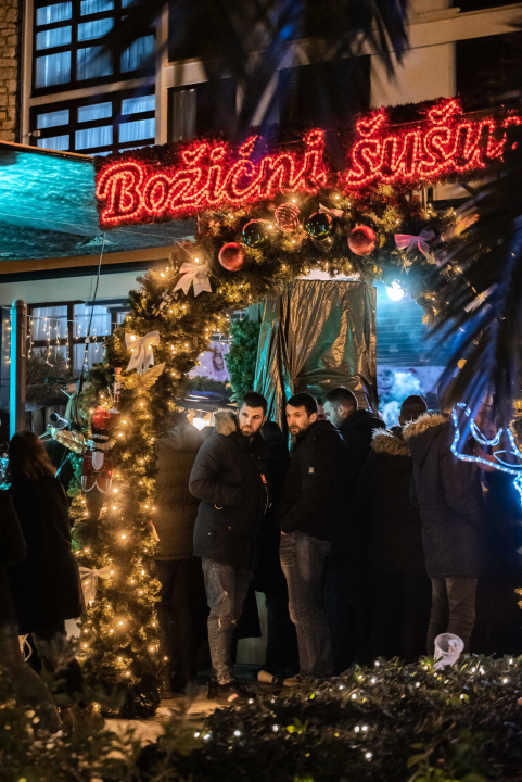 Prodaje se moderno opremljen stan na Brodarici u blizini mora!