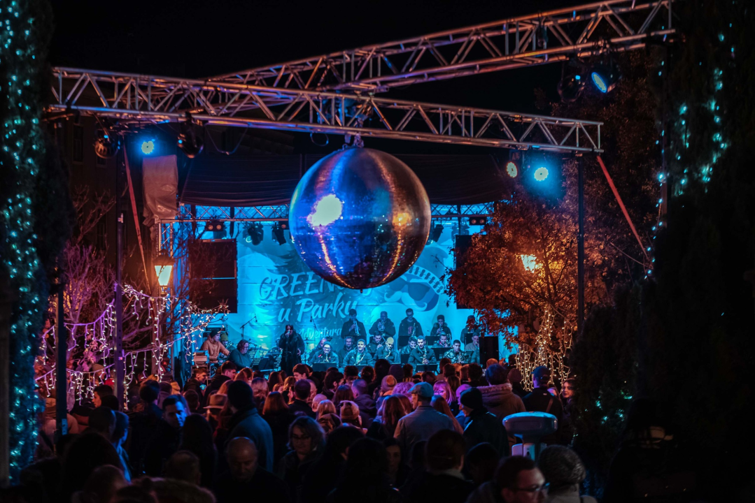 Big Band Šibenik sinoć razveselio publiku na Adventuri