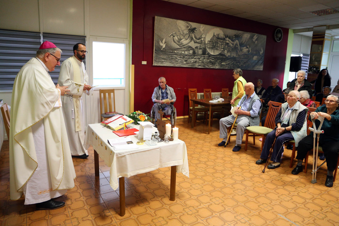 Božićno misno slavlje u Cvjetnom domu predvodio biskup Rogić