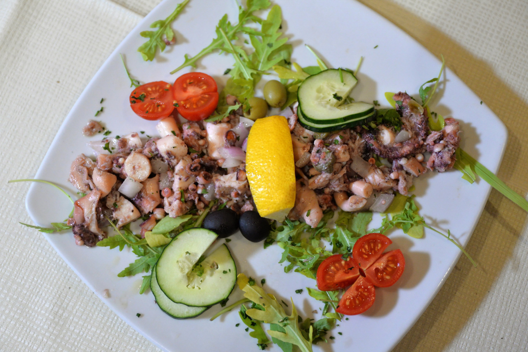 Provedite nezaboravne trenutke uz ukusne delicije u konobi Brošćica!