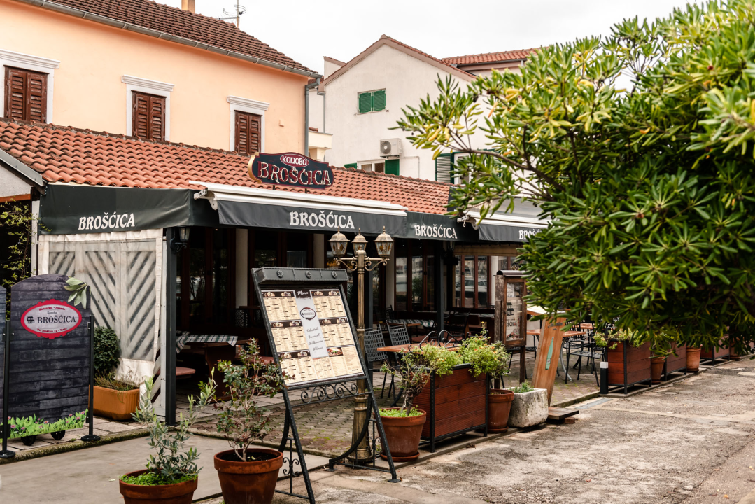 Provedite nezaboravne trenutke uz ukusne delicije u konobi Brošćica!