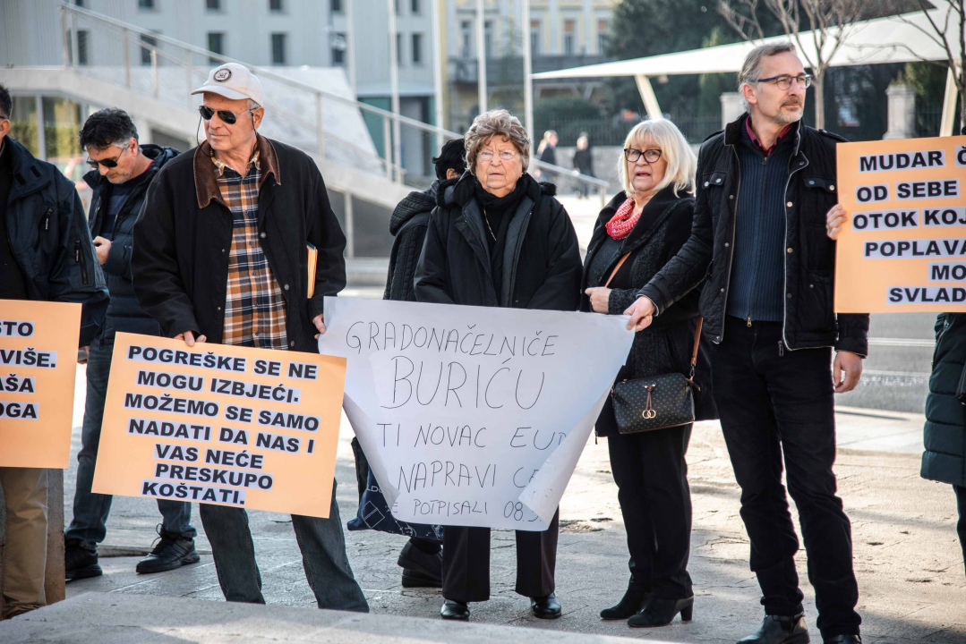 Kaprijani ne odustaju, prosvjedovali ispred gradske uprave: 'Postali smo otok-slučaj radi par usijanih glava'