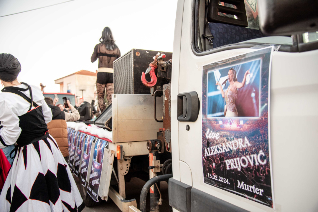 FOTOGALERIJA (1) Aleksandra Prijović nastupila u Murteru, tamo zabrana nije bilo