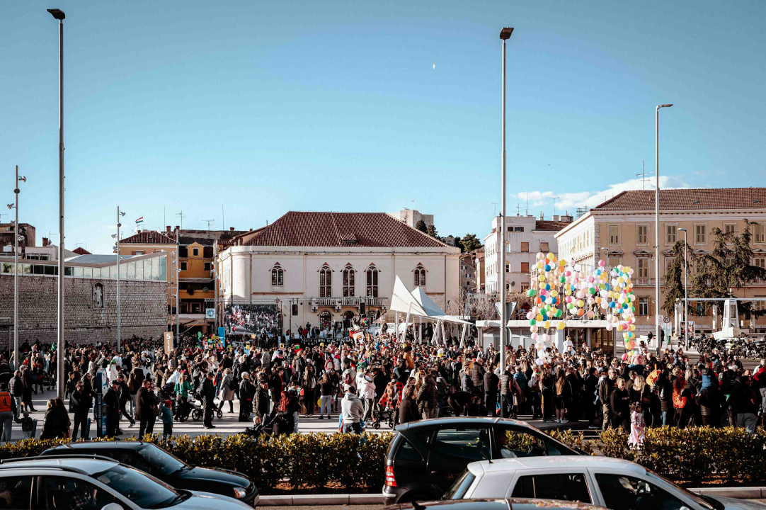 Maškarana povorka prošla kroz grad (1. dio): Najbolja maska Lego, najprovokativnija Oko sokolovo  