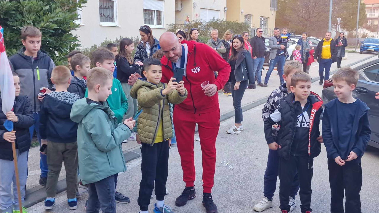 Ivica Tucak ostao bez teksta: Susjedi  na Šubićevcu pripremili mu doček kojem se nije nadao, ali se oduševio