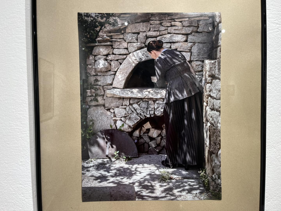 U Kninu otvorena izložba članica Foto kluba Šibenik 'Žena je...'