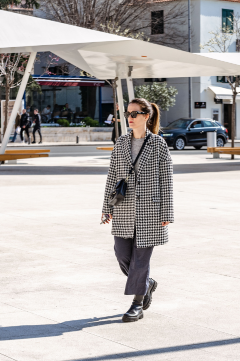 Sunčano vrijeme izmamilo je lijepe Šibenčanke da iz ormara izvuku trendi komade!