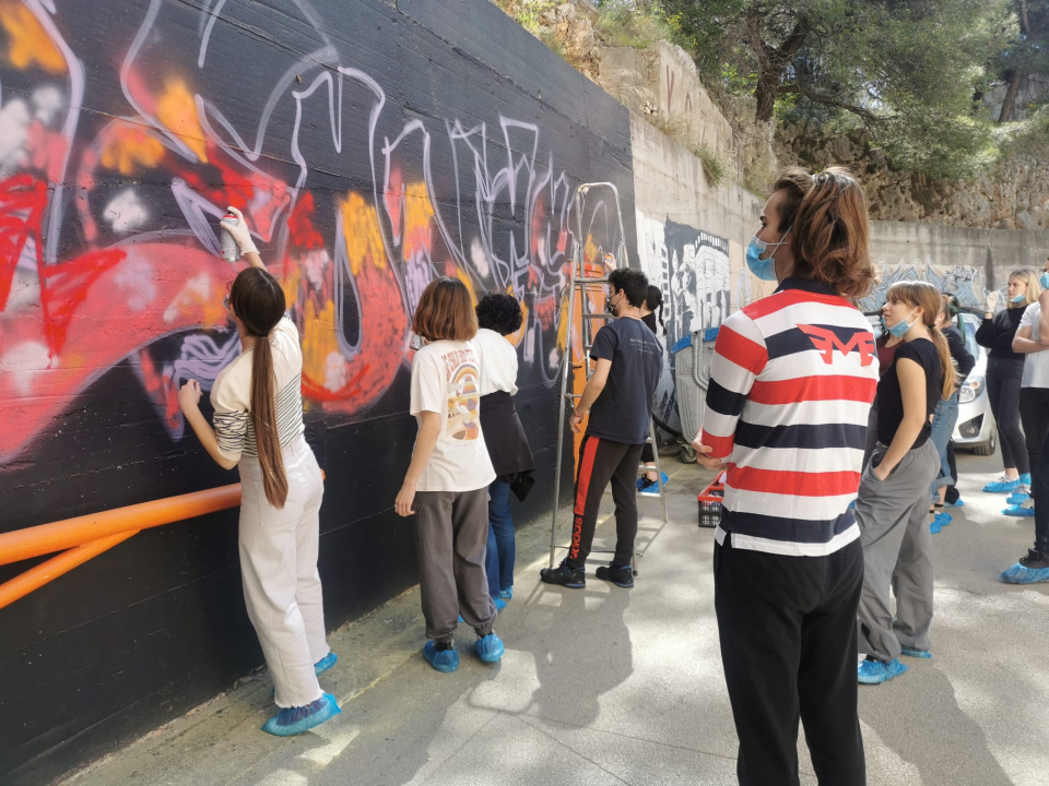 Dva murala u dvorištu gimnazije na 80 kvadrata zida: Grafiti kao umjetnost, a ne vandalizam