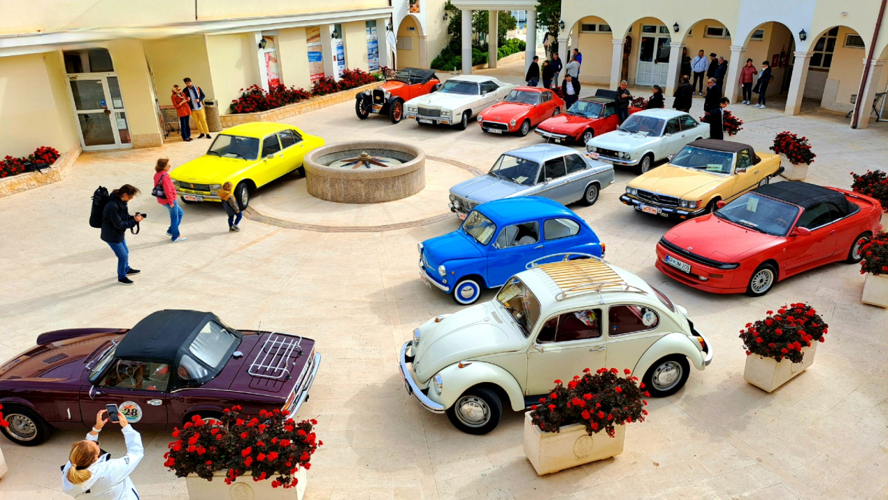 Uskršnji doručak u Rogoznici uveličali i oldtimeri