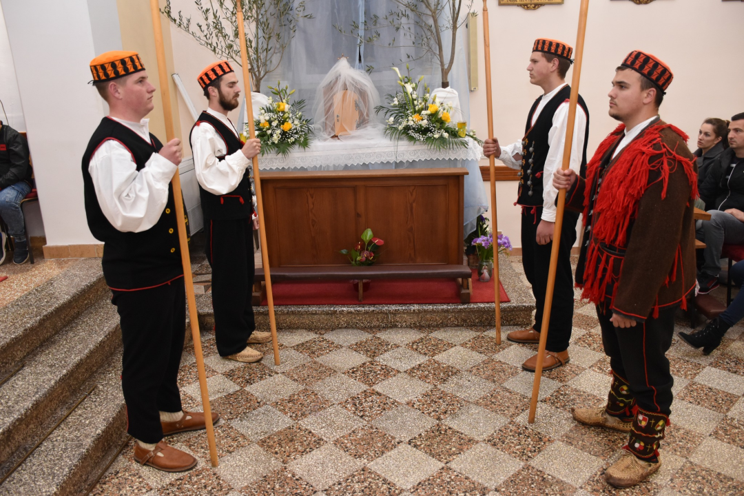 Marljivo njeguju svoje običaje: Čuvari Kristova groba u Mirloviću