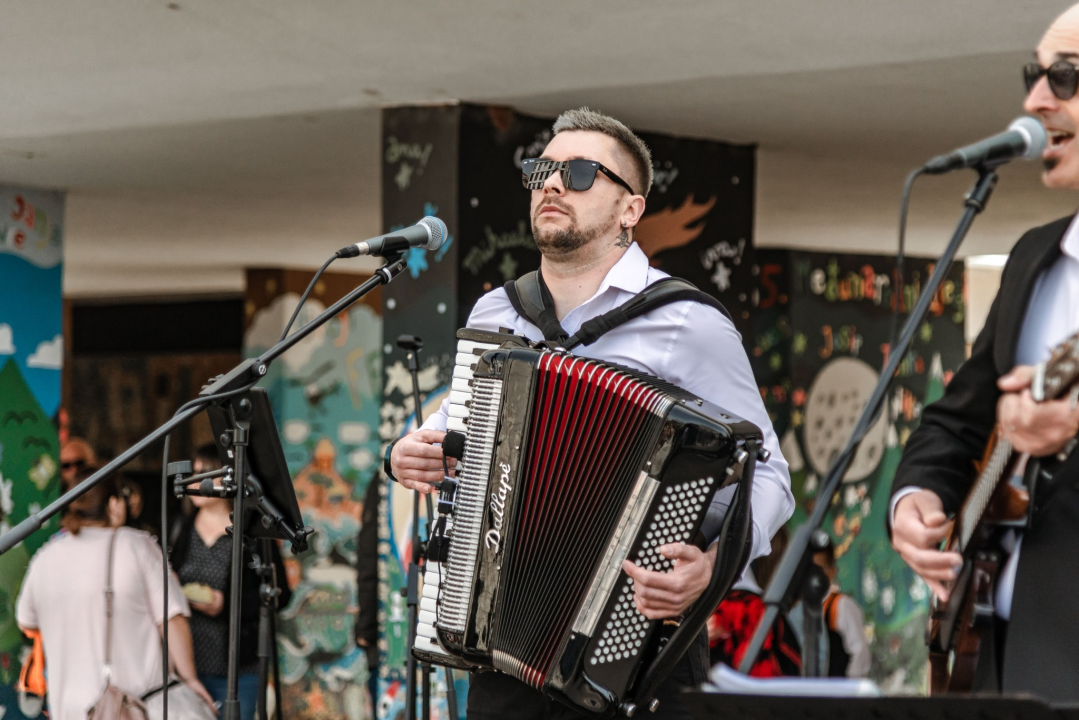 Uskrsni doručak i ove godine privukao brojne Šibenčane, fritaja 'planula' u nekoliko minuta