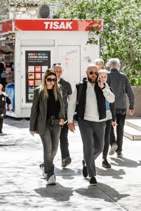 Kožne jakne i šareni sakoi: Evo što su dame iz Đira nosile ovih dana!