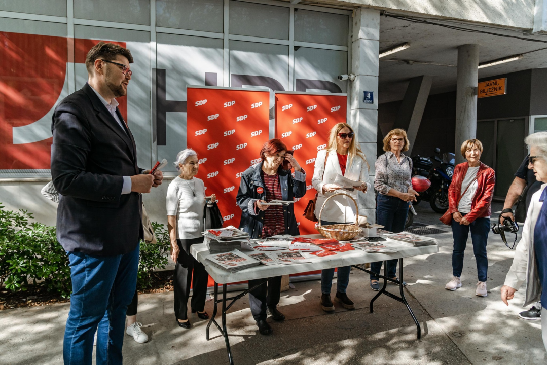 Grbin i Restović na šibenskoj pijaci: 'Iduće srijede građani imaju priliku reći ne korupciji jednim potezom olovke'