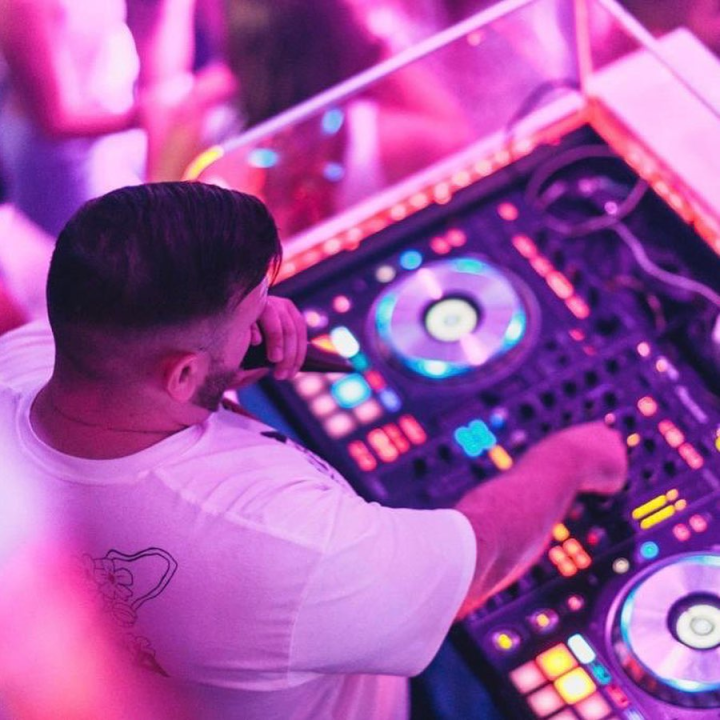 Konoba Makina i night club Makina ovaj vikend otvaraju sezonu dobre zabave nastupom grupe Amigos!